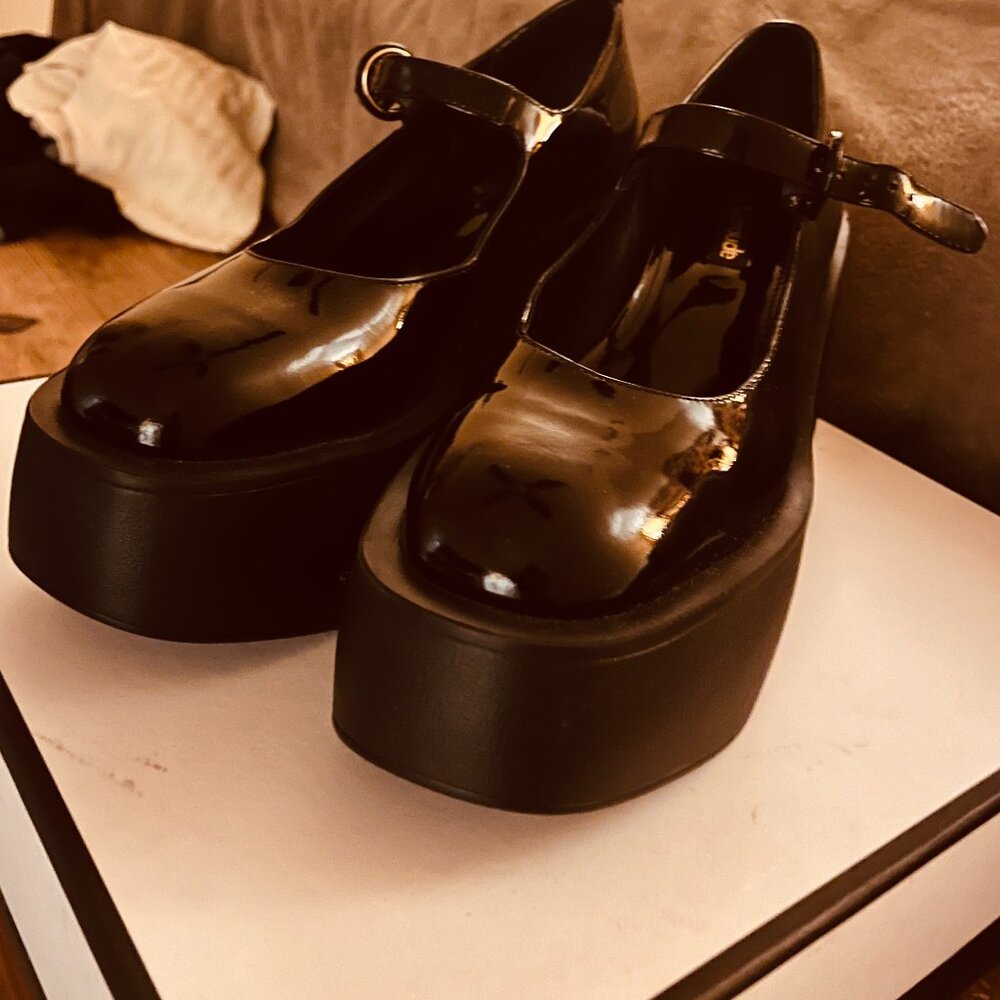 Larroude Platform Mary Jane's Size 8 1/2